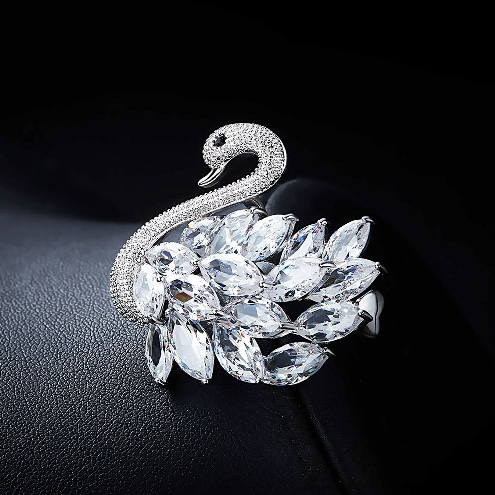 Swarovski Kristal Kuğu Yaka İğnesi (Altın Kaplama) - X0104 Görseli